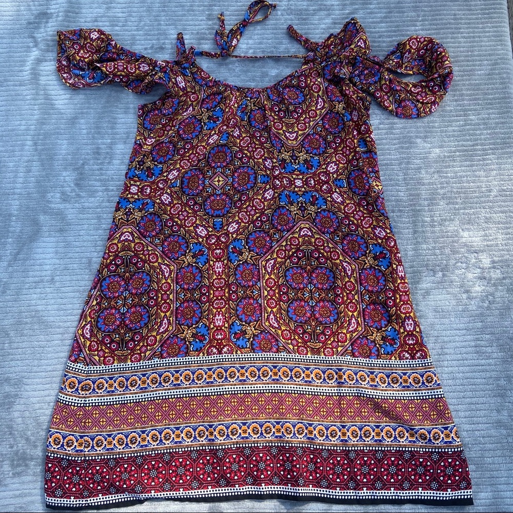 Xhileration Maroon Cold Shoulder Printed Dress